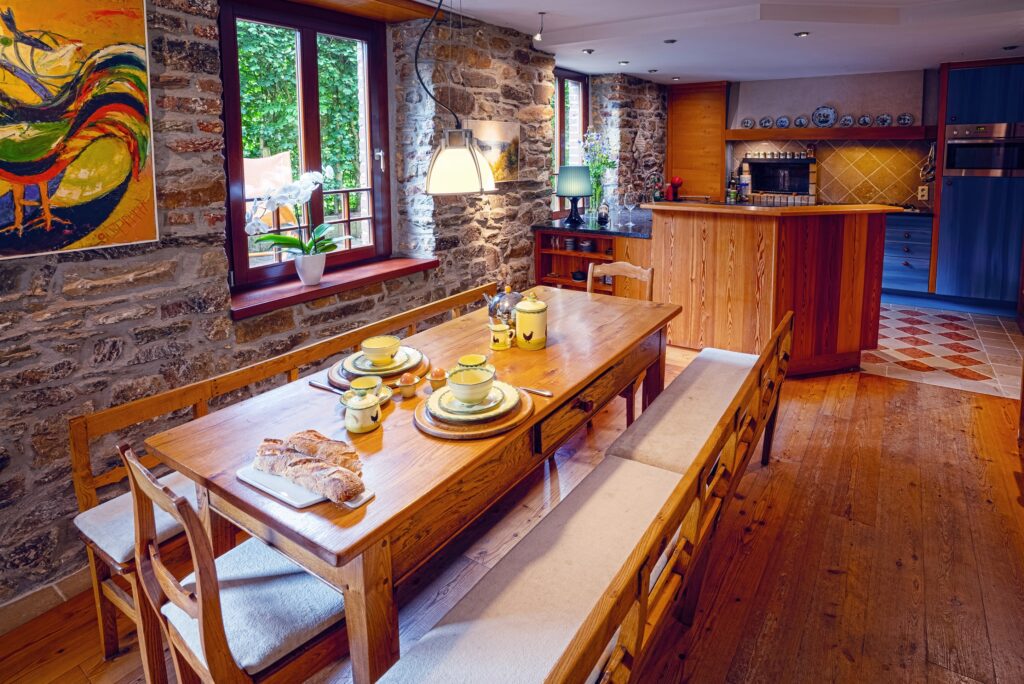 clik_immobilier_salle_manger Photo d'un bien à vendre illustrant l'activité de CLIK dans le secteur de l'immobilier